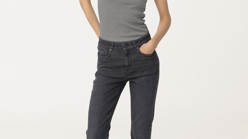 hessnatur Damen BetterRecycling Jeans High Rise Slim Fit aus Bio-Denim - schwarz - Größe 28/30