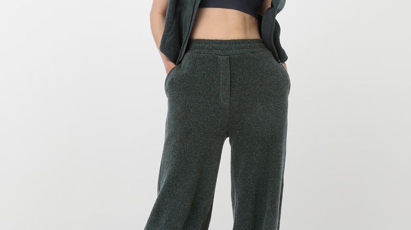 hessnatur Loungewear Fleece Hose Relaxed ACTIVE LIGHT aus Bio-Baumwolle - grün - Größe 42