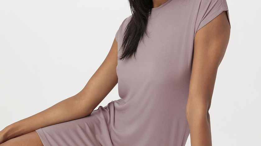 hessnatur Damen Nachthemd Regular PURE FLOW aus TENCEL™ Modal - lila - Größe 42