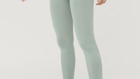 hessnatur Damen Leggings Regular Cut PURE BALANCE aus Bio-Baumwolle und Tencel™ Modal - grün - Größe 48