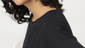 hessnatur Damen Shirt Relaxed aus Bio-Baumwolle - schwarz - Größe 48