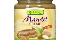 Mandel Creme Aufstrich vegan und ideal aufs Frühstücksbrot