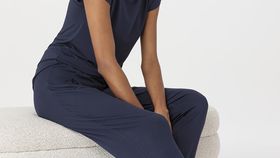 hessnatur Damen Schlafhose Regular PURE FLOW aus TENCEL™ Modal - blau - Größe 44