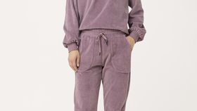 hessnatur Loungewear Nickihose aus Bio-Baumwolle - lila - Größe 42