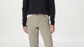 hessnatur Herren Chino LENN Regular aus Bio-Baumwolle - beige - Größe 56