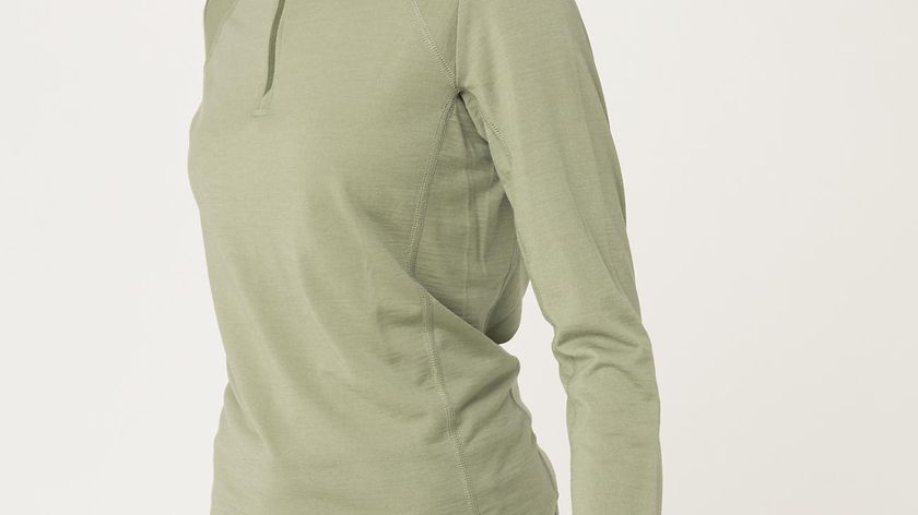 hessnatur Damen-Outdoor Funktionsshirt aus Bio-Merinowolle mit Seide - grün - Größe 34