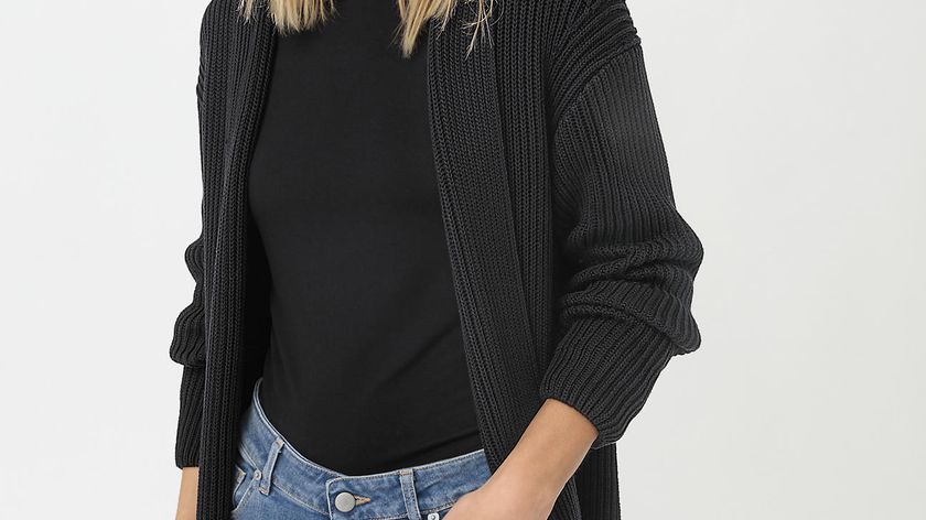 hessnatur Damen Strickjacke aus Bio-Baumwolle - schwarz - Größe S