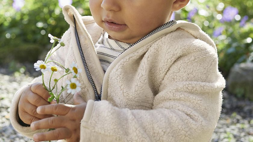 hessnatur Baby Fleece Jacke aus Bio-Baumwolle - beige - Größe 98/104