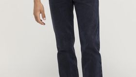 hessnatur Herren Jeans Max Tapered Fit aus Bio-Denim - schwarz - Größe 33/32