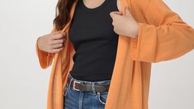 hessnatur Damen Strickjacke Oversize aus Bio-Merinowolle - orange - Größe S