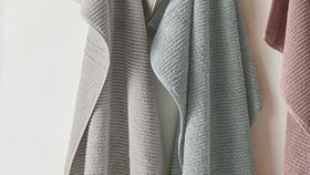 hessnatur Frottee-Handtuch feiner Streifen aus Bio-Baumwolle - beige - Größe 30x50 cm
