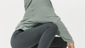 hessnatur Loungewear Leggings Medium Cut ACTIVE LIGHT aus Bio-Baumwolle - grün - Größe M/l