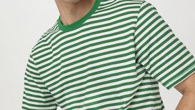 hessnatur Herren Shirt Relaxed aus Bio-Baumwolle - grün - Größe XS