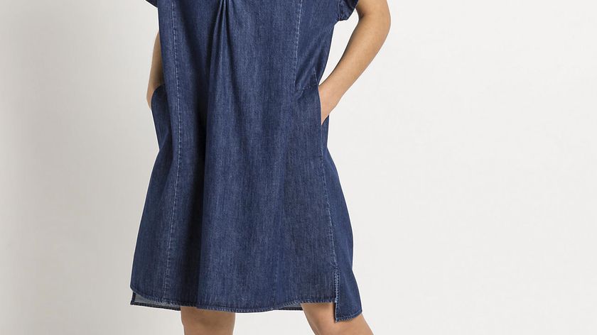 hessnatur Damen Lightdenim-Kleid mit ungefärbtem Kapok - blau - Größe 44