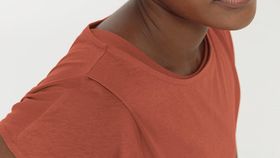 hessnatur Loungewear Shirt Regular ACTIVE LIGHT aus Bio-Baumwolle - orange - Größe 46