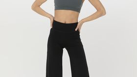 hessnatur Loungewear Yoga-Hose aus Bio-Baumwolle - schwarz - Größe 42