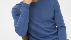 hessnatur Herren Pullover aus Schurwolle mit Kaschmir - kobaltblau - Größe 48