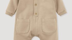 hessnatur Baby Sweat-Overall mineralgefärbt aus Bio-Baumwolle - beige - Größe 62/68