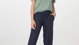 hessnatur Damen Musselin Schlafhose Regular PURE COMFORT aus Bio-Baumwolle - blau - Größe 46