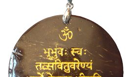 Halskette "Gayatri Mantra" Coconut gold lackiert 5cm