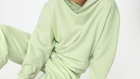 hessnatur Damen Sweatshirt Hoodie Relaxed aus Bio-Baumwolle - grün - Größe 44