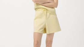 hessnatur Damen Shorts aus Bio-Baumwolle - gelb - Größe 46