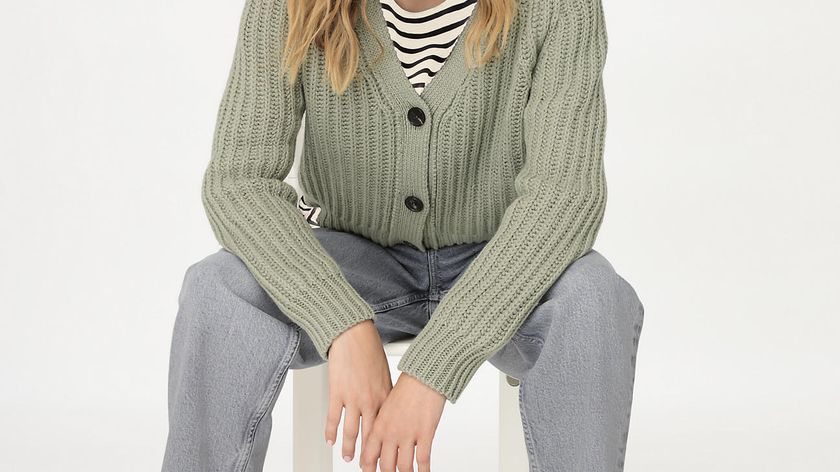 hessnatur Damen Cardigan Relaxed aus Bio-Baumwolle und Bio-Merinowolle - grün - Größe XS