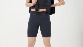 hessnatur Damen Biker Shorts BetterRecycling aus Bio-Baumwolle - blau - Größe 34