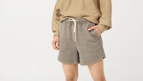 hessnatur Loungewear Shorts mineralgefärbt aus Bio-Baumwolle - beige - Größe 40