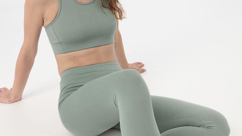 hessnatur Loungewear Sport-Top aus Bio-Baumwolle - grün - Größe 38