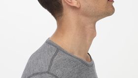 hessnatur Herren Merino Langarmshirt Regular PURE FUNCTION mit Bio-Merinowolle und Seide - grau - Größe 4