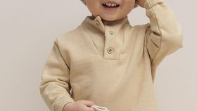 hessnatur Baby Sweatshirt mineralgefärbt aus Bio-Baumwolle - beige - Größe 74/80