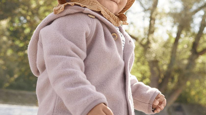 hessnatur Baby Softfleece-Jacke aus Bio-Baumwolle - lila - Größe 74/80