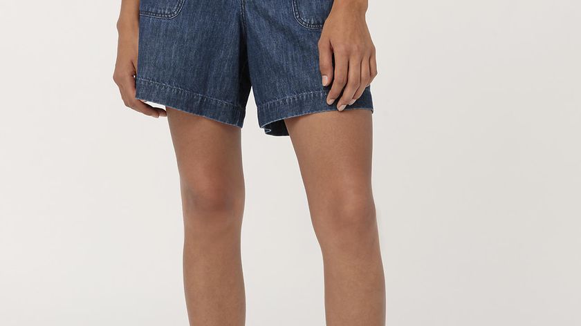 hessnatur Damen Jeansshorts aus Bio-Denim mit Kapok - blau - Größe 46