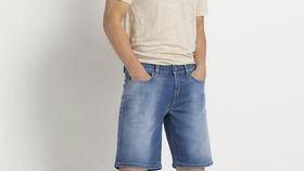 hessnatur Herren Jeans-Shorts aus Bio-Baumwolle - blau - Größe 46