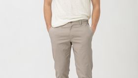 hessnatur Herren Chino Modern Fit aus Bio-Baumwolle mit Hanf - beige - Größe 52