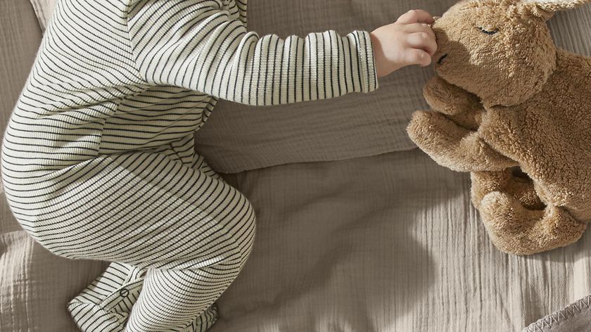 hessnatur Baby Schlafoverall aus Bio-Merino-Wolle und Seide - natur - Größe 74/80