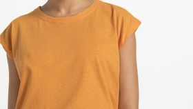 hessnatur Damen BetterRecycling Kurzarm-Shirt aus Bio-Baumwolle - orange - Größe 36