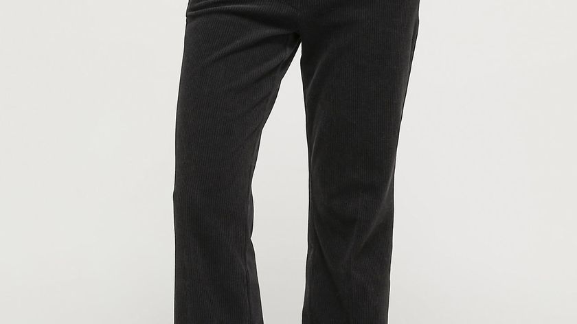 hessnatur Damen Cord-Hose Cropped Flared aus Bio-Baumwolle - schwarz - Größe 34