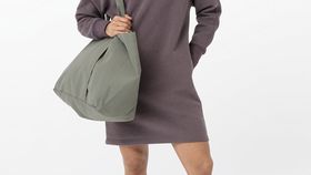 hessnatur Damen BetterRecycling Sweat-Kleid aus Bio-Baumwolle - lila - Größe 40