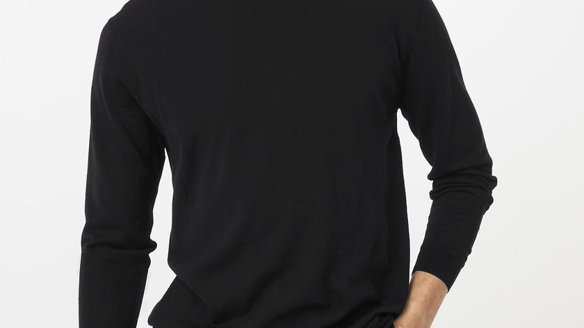 hessnatur Herren Feiner Pullover Regular aus Bio-Merinowolle - schwarz - Größe 56