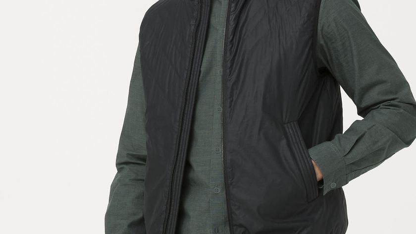 hessnatur Herren Lightweight-Weste Nature Shell mit Woll-Kapok-Wattierung - schwarz - Größe 56