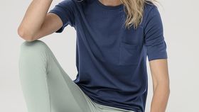 hessnatur Damen Halbarm Schlafshirt aus Tencel™Modal - blau - Größe 44