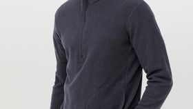 hessnatur Herren BetterRecycling Fleece-Sweater aus Bio-Baumwolle - blau - Größe 56