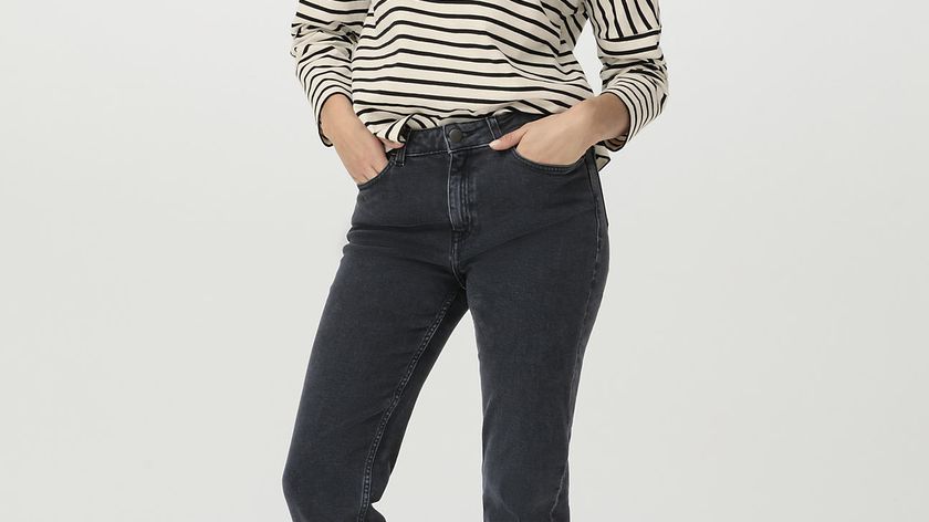 hessnatur Damen Coreva™ Jeans BEA High Rise Straight Cropped aus Bio-Denim - schwarz - Größe 30/30