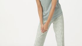 hessnatur Damen Kurzarm Schlafshirt aus Bio-Baumwolle - grün - Größe 46