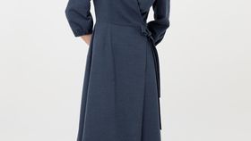 hessnatur Damen Midi-Wickelkleid aus Bio-Baumwolle mit Leinen - blau - Größe 44