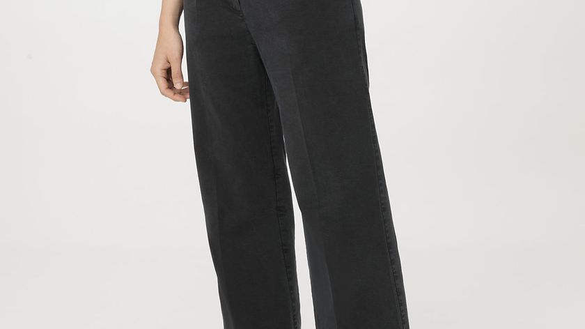 hessnatur Damen Hose Bundfalte Relaxed aus TENCEL™ Lyocell mit Bio-Baumwolle - schwarz - Größe 40