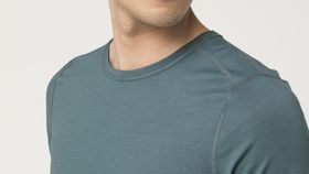 hessnatur Herren Kurzarm-Shirt aus Bio-Merinowolle - grün - Größe 54