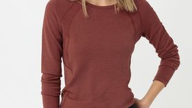 hessnatur Damen-Outdoor Struktur-Funktionsshirt aus Merinowolle mit Seide - rot - Größe 46